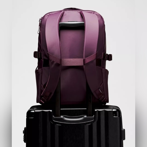 Lululemon New Crew Backpack 22L Updated Black Plum - Picture 6 of 9